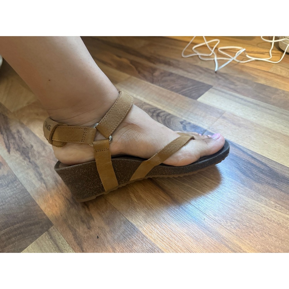 Teva Mahonia Wedge Thong Sandals Womens 6 Tan Leather Ankle Strap Comfort